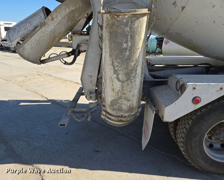 image for item EE8483 2007 Peterbilt 357 ready mix truck