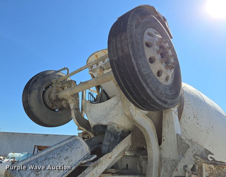 image for item EE8483 2007 Peterbilt 357 ready mix truck