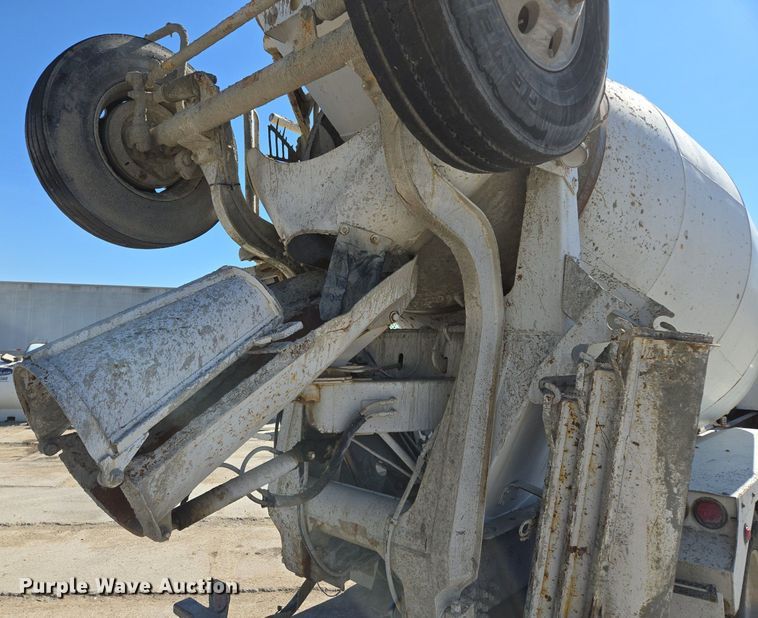 image for item EE8483 2007 Peterbilt 357 ready mix truck