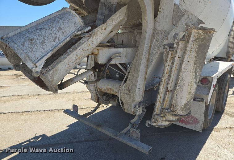 image for item EE8483 2007 Peterbilt 357 ready mix truck