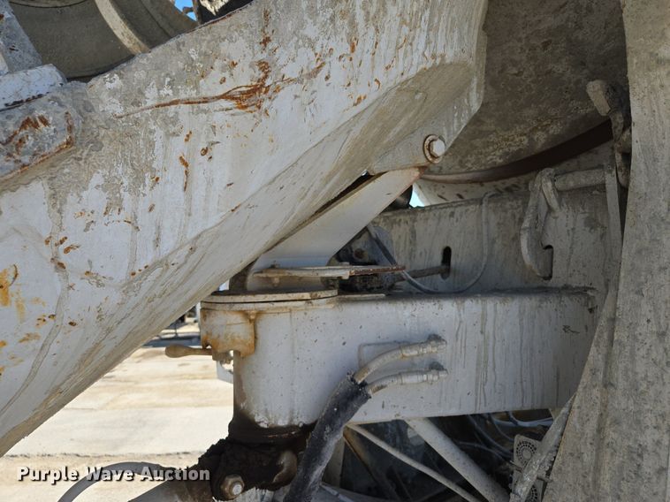 image for item EE8483 2007 Peterbilt 357 ready mix truck