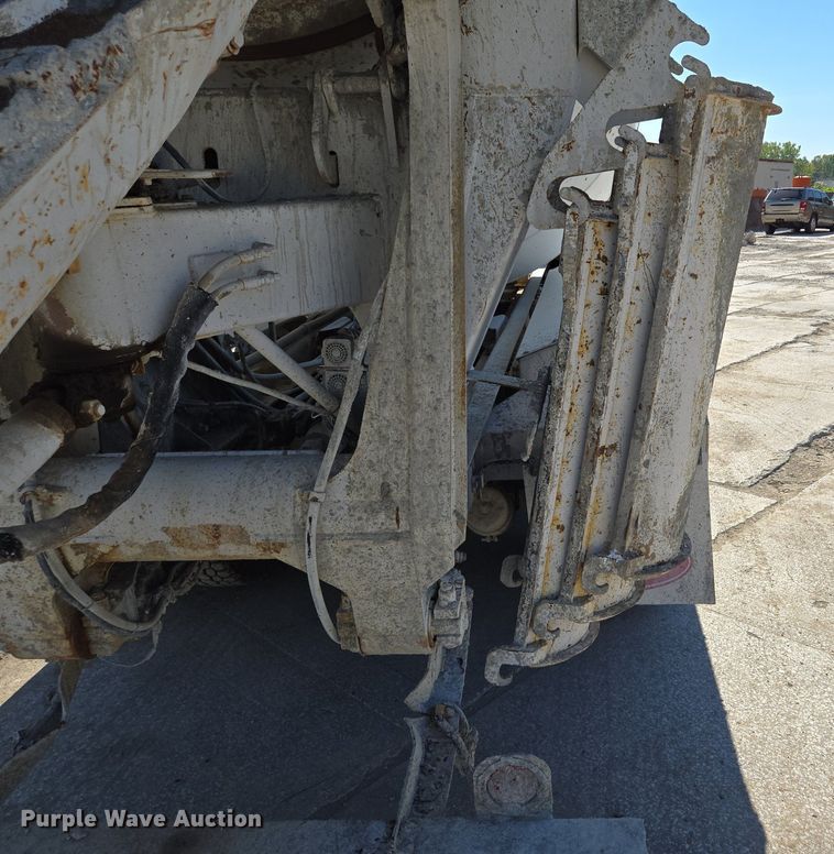 image for item EE8483 2007 Peterbilt 357 ready mix truck