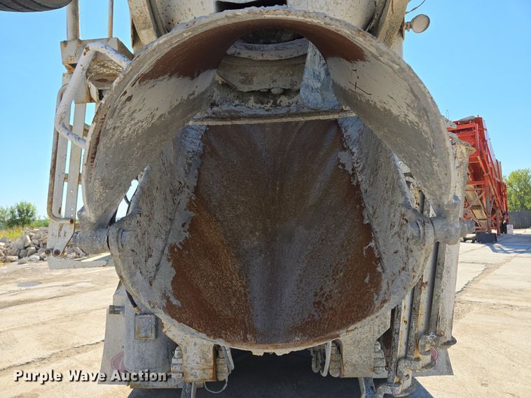 image for item EE8483 2007 Peterbilt 357 ready mix truck