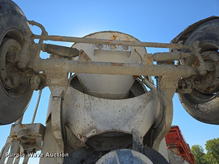 image for item EE8483 2007 Peterbilt 357 ready mix truck