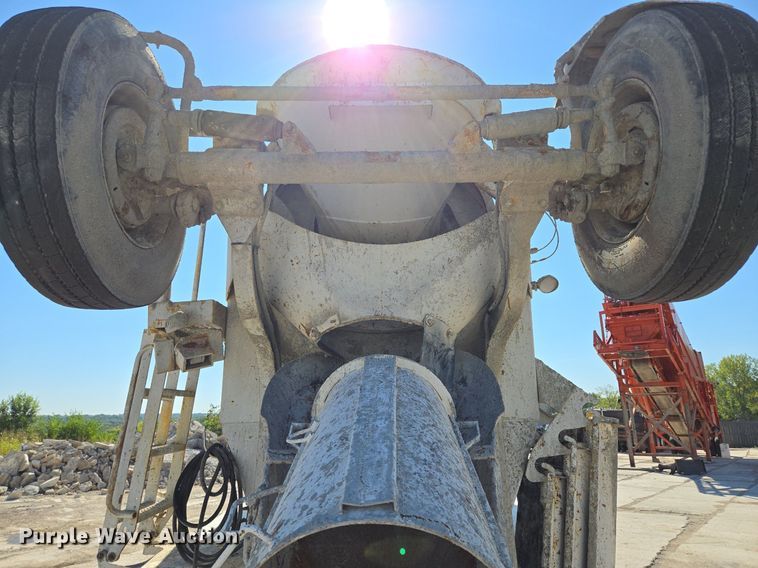 image for item EE8483 2007 Peterbilt 357 ready mix truck