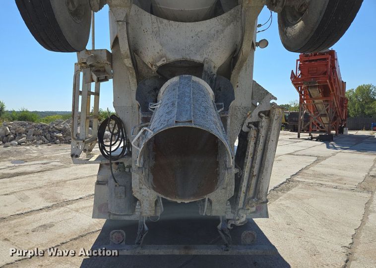 image for item EE8483 2007 Peterbilt 357 ready mix truck