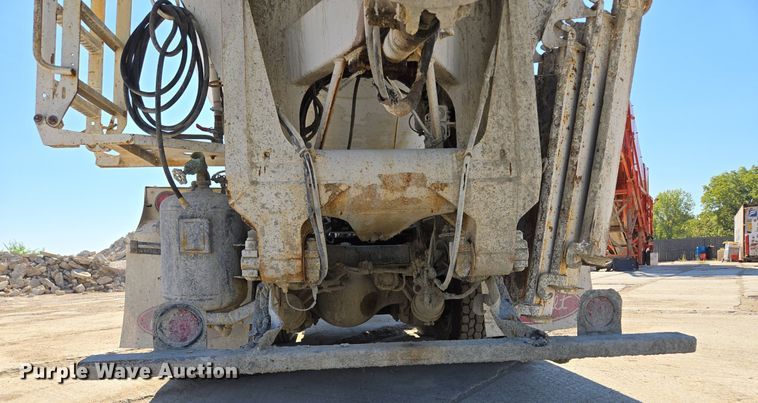 image for item EE8483 2007 Peterbilt 357 ready mix truck