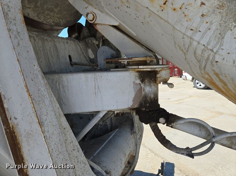 image for item EE8483 2007 Peterbilt 357 ready mix truck