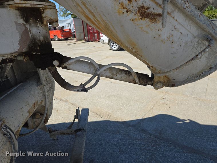 image for item EE8483 2007 Peterbilt 357 ready mix truck