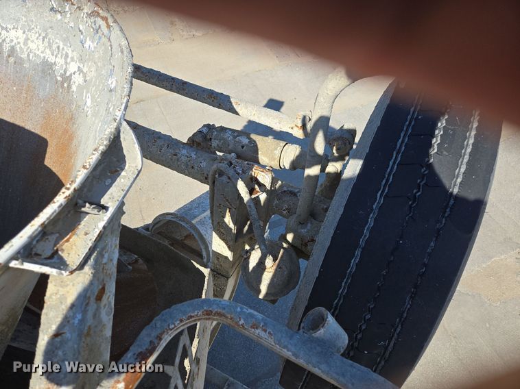 image for item EE8483 2007 Peterbilt 357 ready mix truck