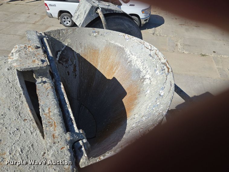 image for item EE8483 2007 Peterbilt 357 ready mix truck