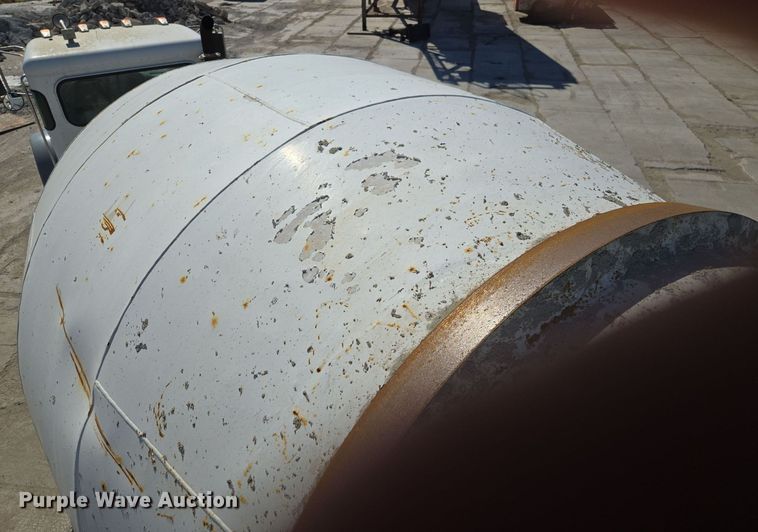 image for item EE8483 2007 Peterbilt 357 ready mix truck