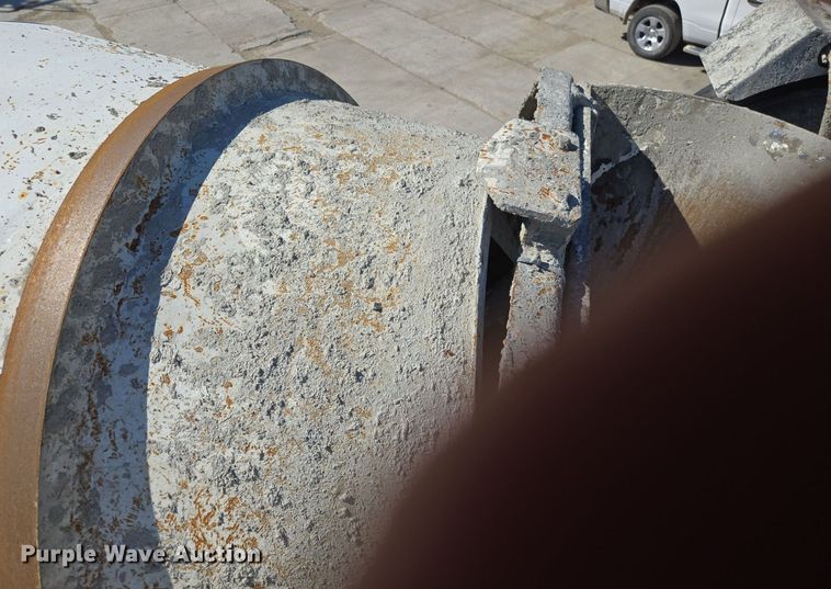 image for item EE8483 2007 Peterbilt 357 ready mix truck