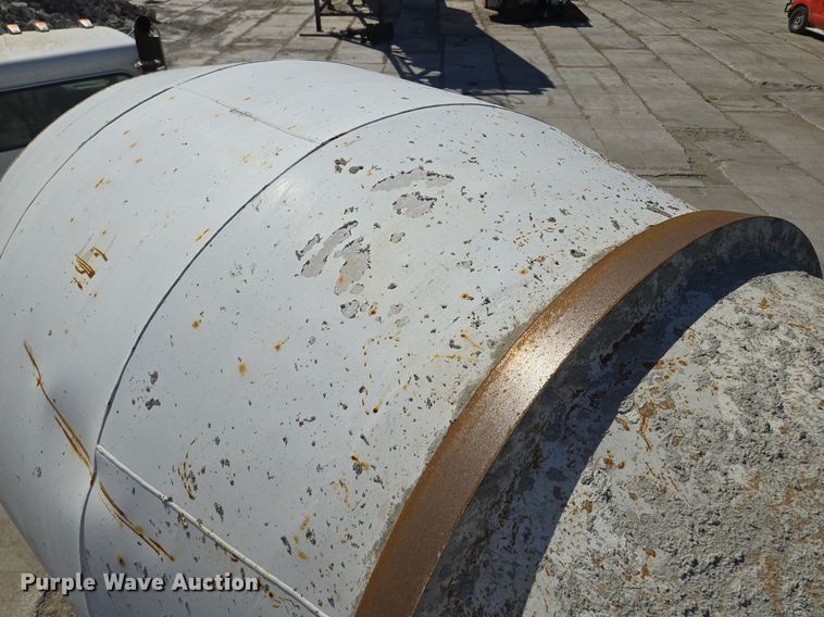 image for item EE8483 2007 Peterbilt 357 ready mix truck