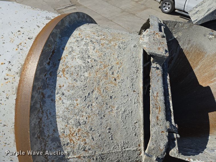 image for item EE8483 2007 Peterbilt 357 ready mix truck