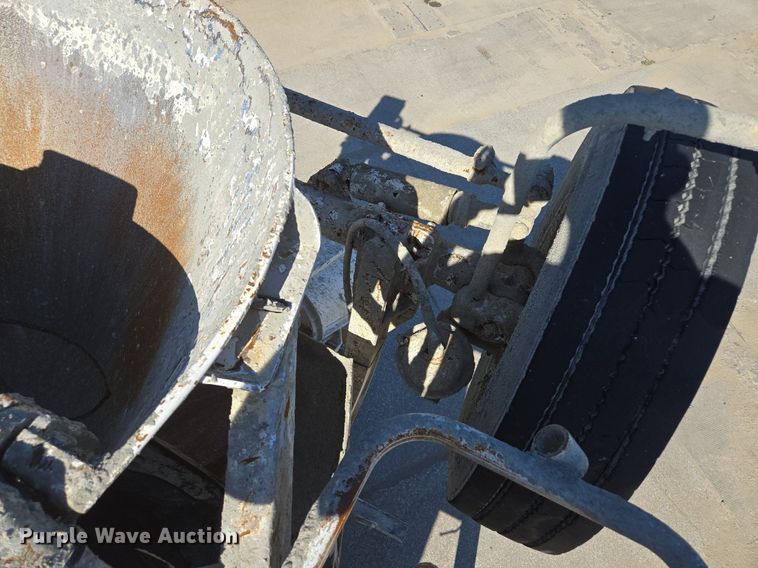 image for item EE8483 2007 Peterbilt 357 ready mix truck