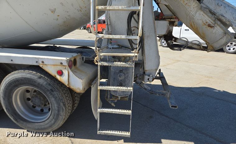 image for item EE8483 2007 Peterbilt 357 ready mix truck