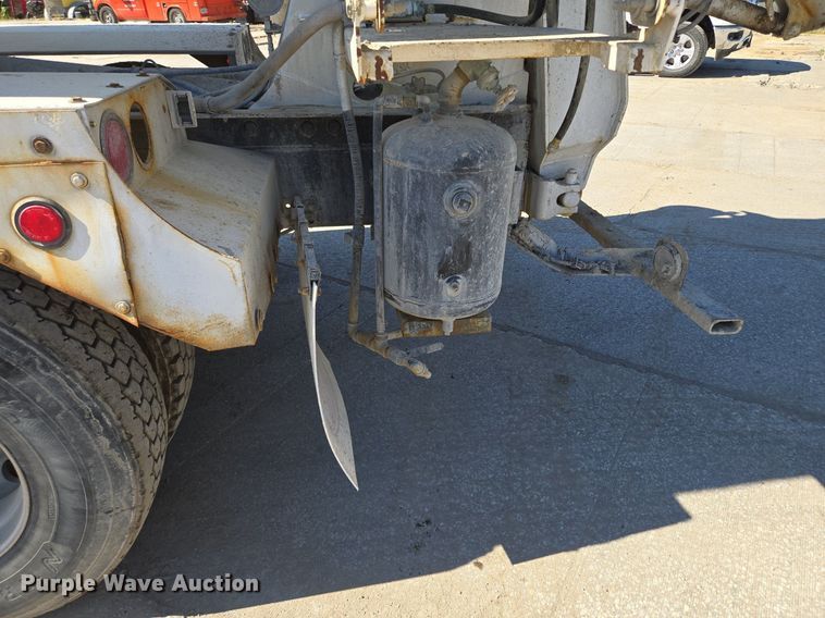 image for item EE8483 2007 Peterbilt 357 ready mix truck