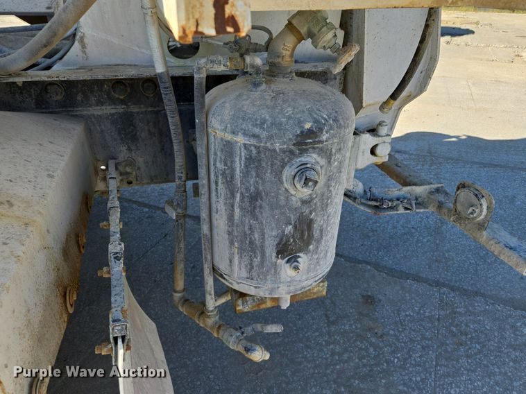 image for item EE8483 2007 Peterbilt 357 ready mix truck