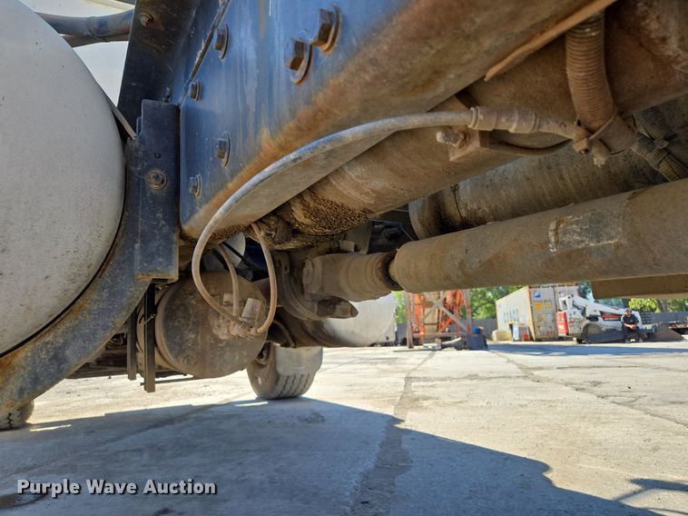 image for item EE8483 2007 Peterbilt 357 ready mix truck