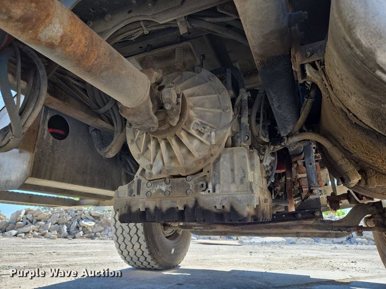 image for item EE8483 2007 Peterbilt 357 ready mix truck