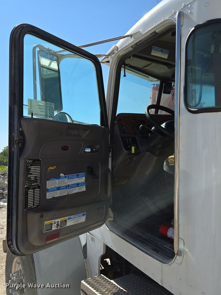 image for item EE8483 2007 Peterbilt 357 ready mix truck