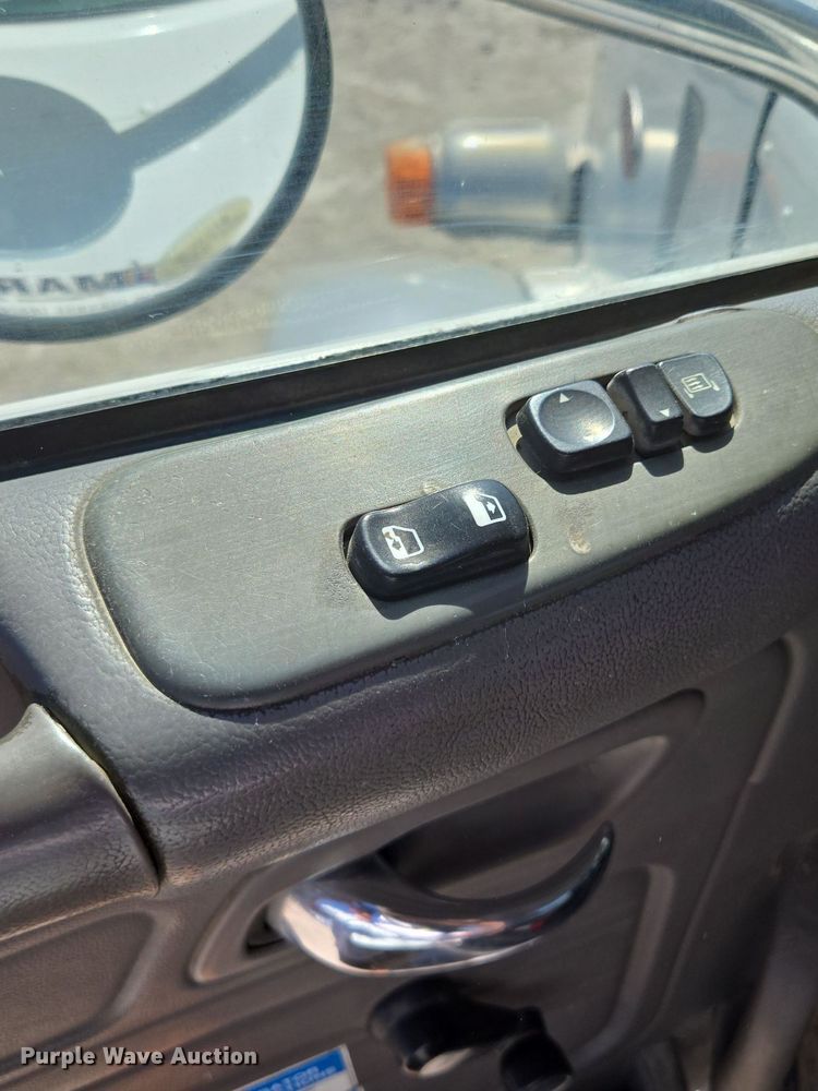 image for item EE8483 2007 Peterbilt 357 ready mix truck