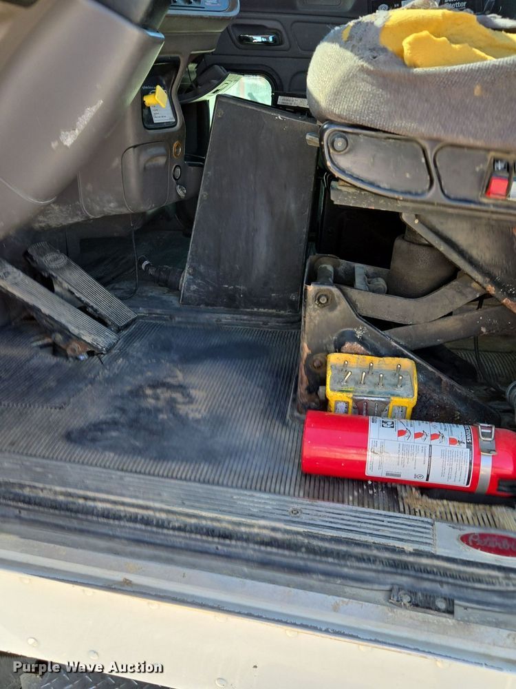 image for item EE8483 2007 Peterbilt 357 ready mix truck