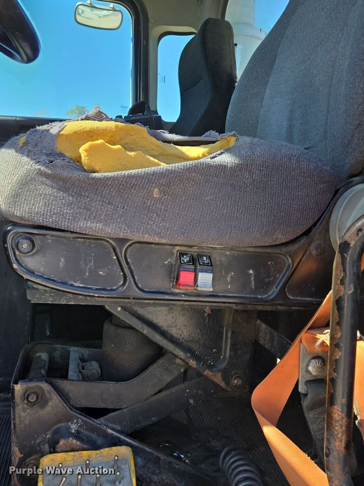 image for item EE8483 2007 Peterbilt 357 ready mix truck