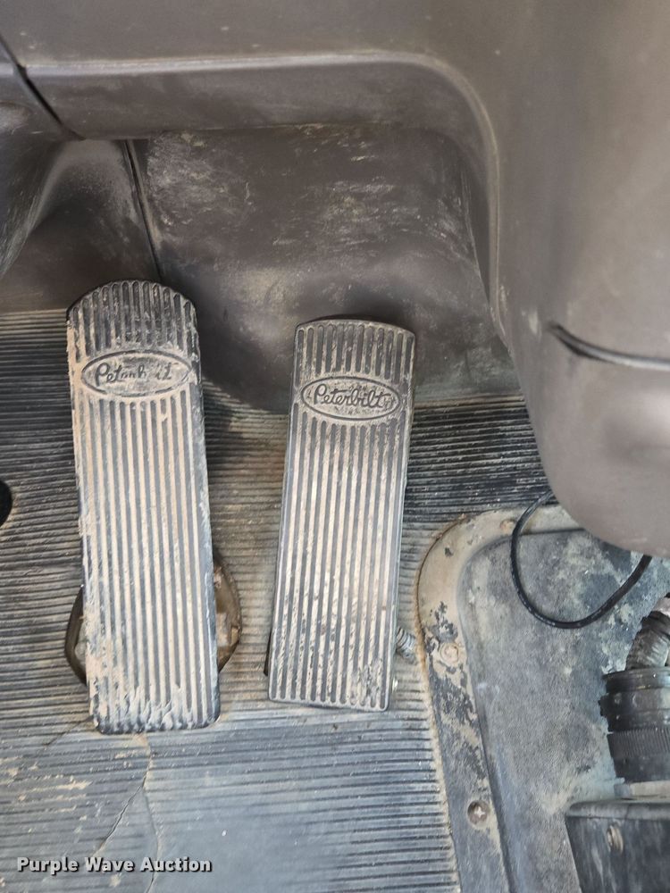 image for item EE8483 2007 Peterbilt 357 ready mix truck