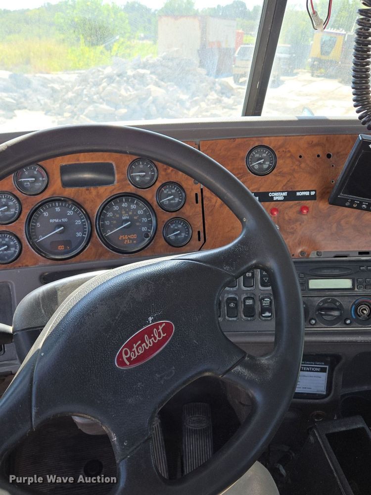 image for item EE8483 2007 Peterbilt 357 ready mix truck