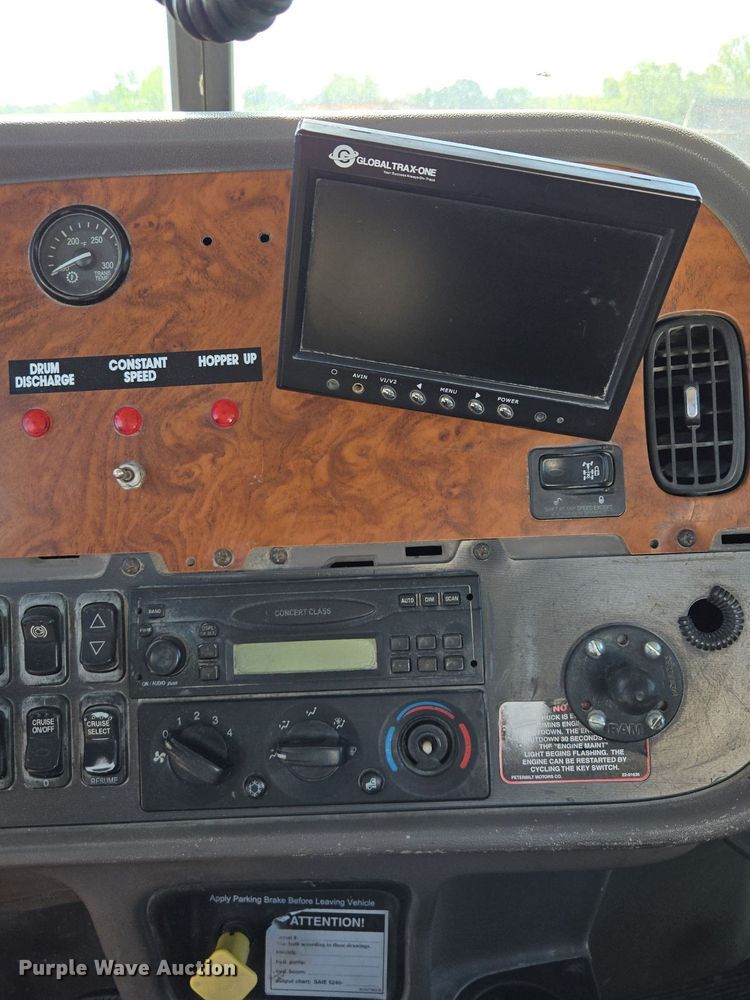 image for item EE8483 2007 Peterbilt 357 ready mix truck