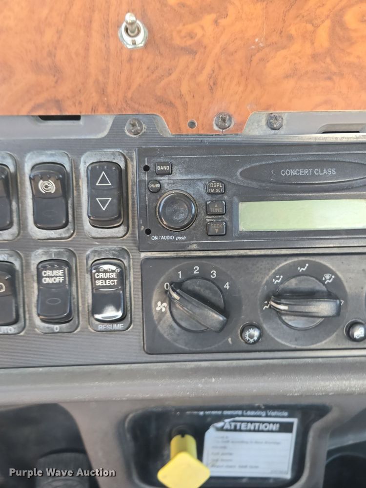 image for item EE8483 2007 Peterbilt 357 ready mix truck