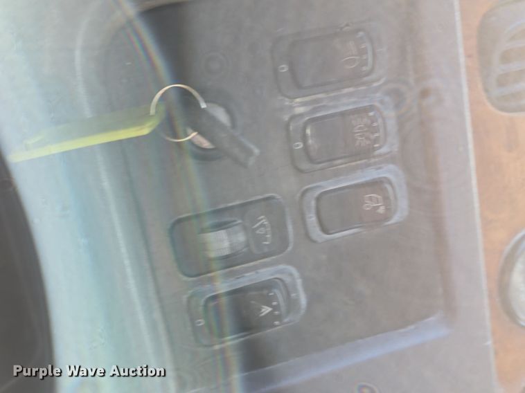 image for item EE8483 2007 Peterbilt 357 ready mix truck