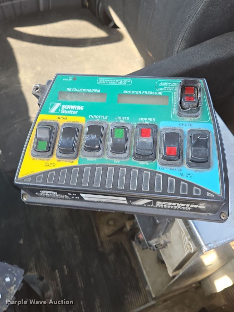 image for item EE8483 2007 Peterbilt 357 ready mix truck