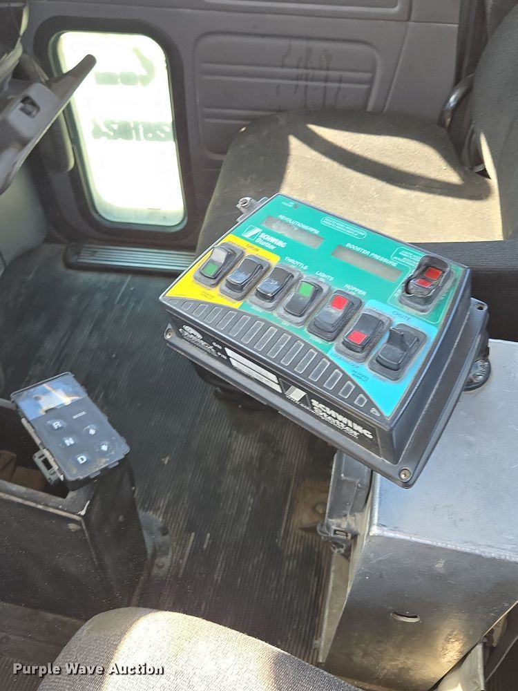 image for item EE8483 2007 Peterbilt 357 ready mix truck