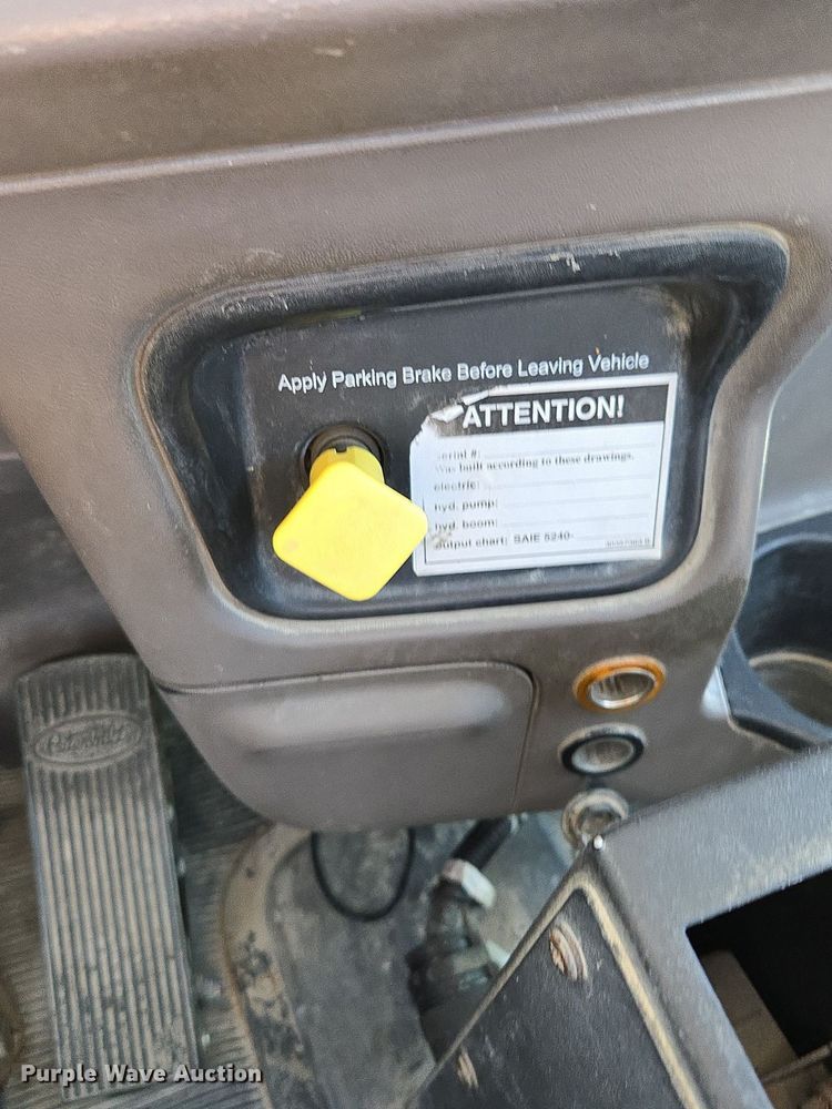 image for item EE8483 2007 Peterbilt 357 ready mix truck