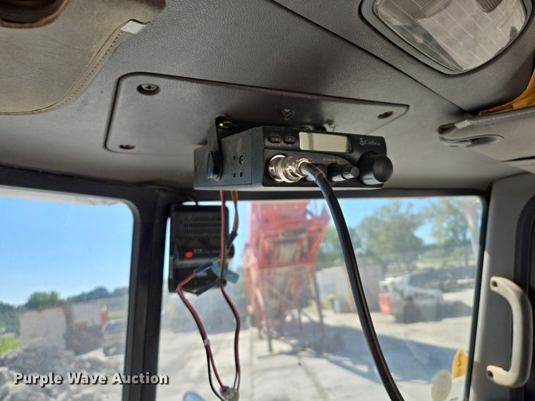 image for item EE8483 2007 Peterbilt 357 ready mix truck