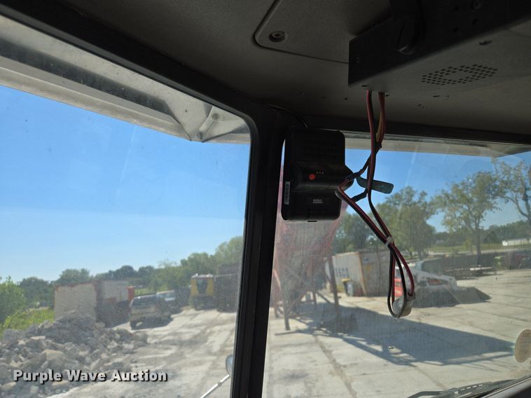 image for item EE8483 2007 Peterbilt 357 ready mix truck