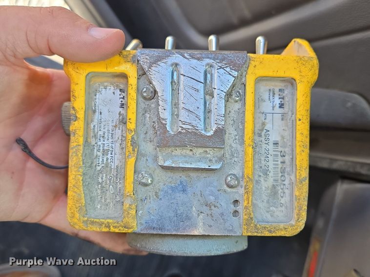 image for item EE8483 2007 Peterbilt 357 ready mix truck