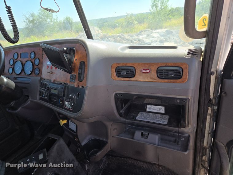 image for item EE8483 2007 Peterbilt 357 ready mix truck