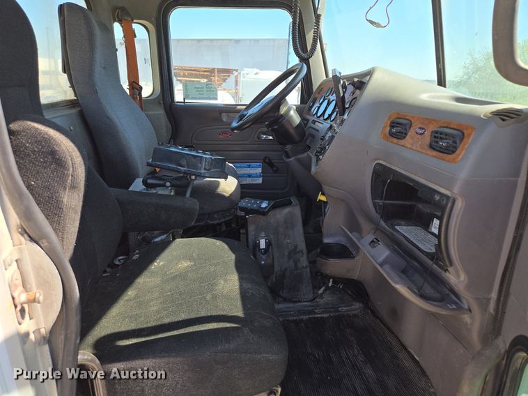 image for item EE8483 2007 Peterbilt 357 ready mix truck