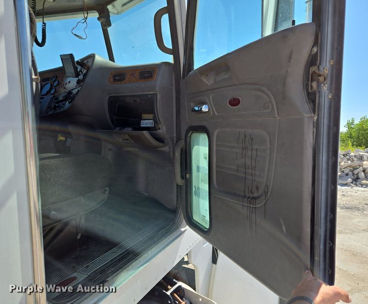 image for item EE8483 2007 Peterbilt 357 ready mix truck