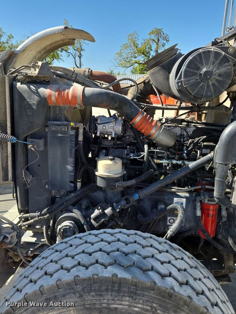 image for item EE8483 2007 Peterbilt 357 ready mix truck