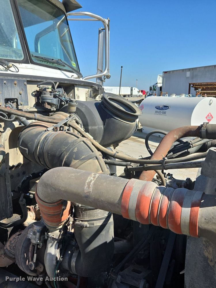 image for item EE8483 2007 Peterbilt 357 ready mix truck