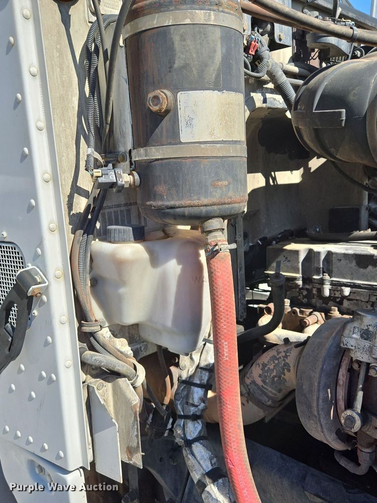 image for item EE8483 2007 Peterbilt 357 ready mix truck