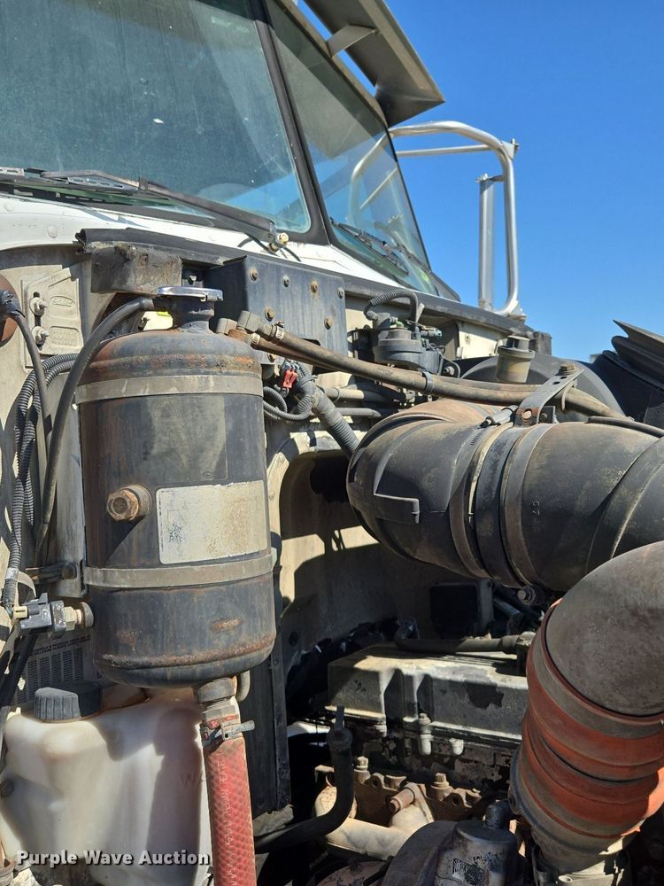 image for item EE8483 2007 Peterbilt 357 ready mix truck