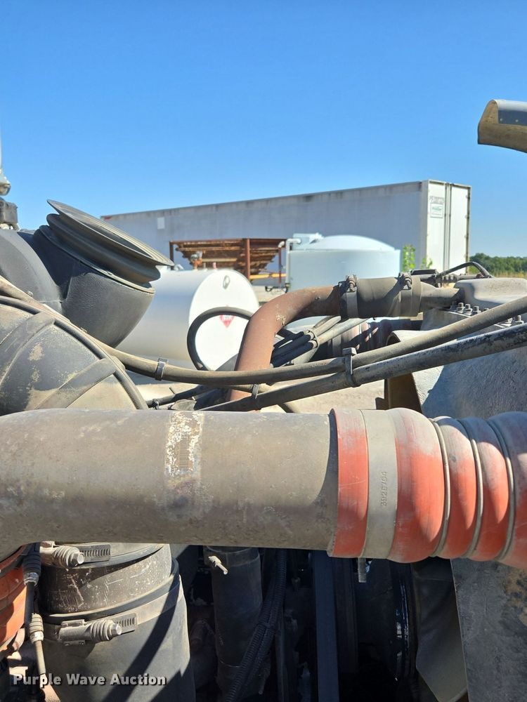 image for item EE8483 2007 Peterbilt 357 ready mix truck