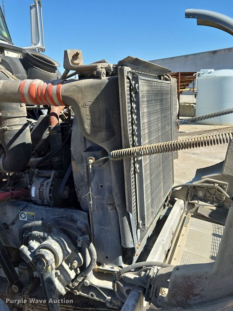 image for item EE8483 2007 Peterbilt 357 ready mix truck