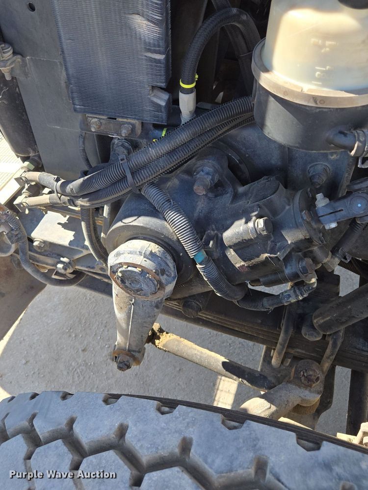 image for item EE8483 2007 Peterbilt 357 ready mix truck